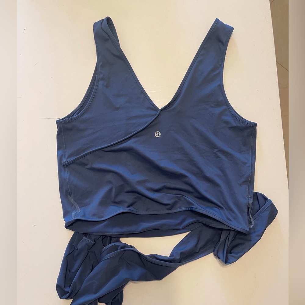 Twist me up crop tank
